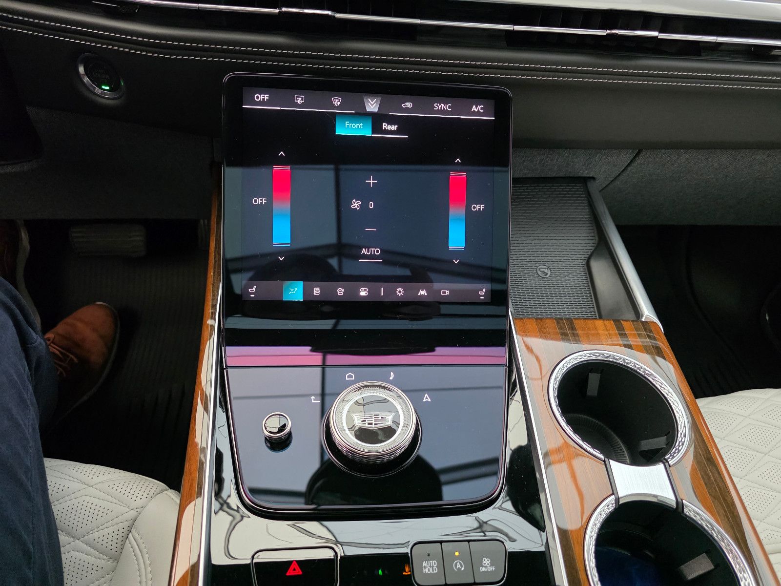 Fahrzeugabbildung Cadillac Escalade Sport Platinum T1: 129.000 EUR, Stock !