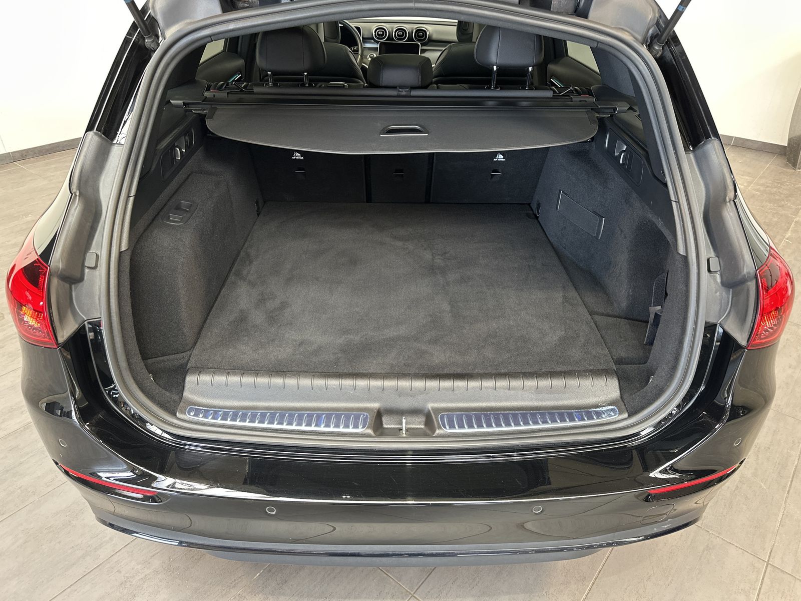 Fahrzeugabbildung Mercedes-Benz C 300e T Avantgarde NAV+LED+PANO+360°+V-COCKPIT
