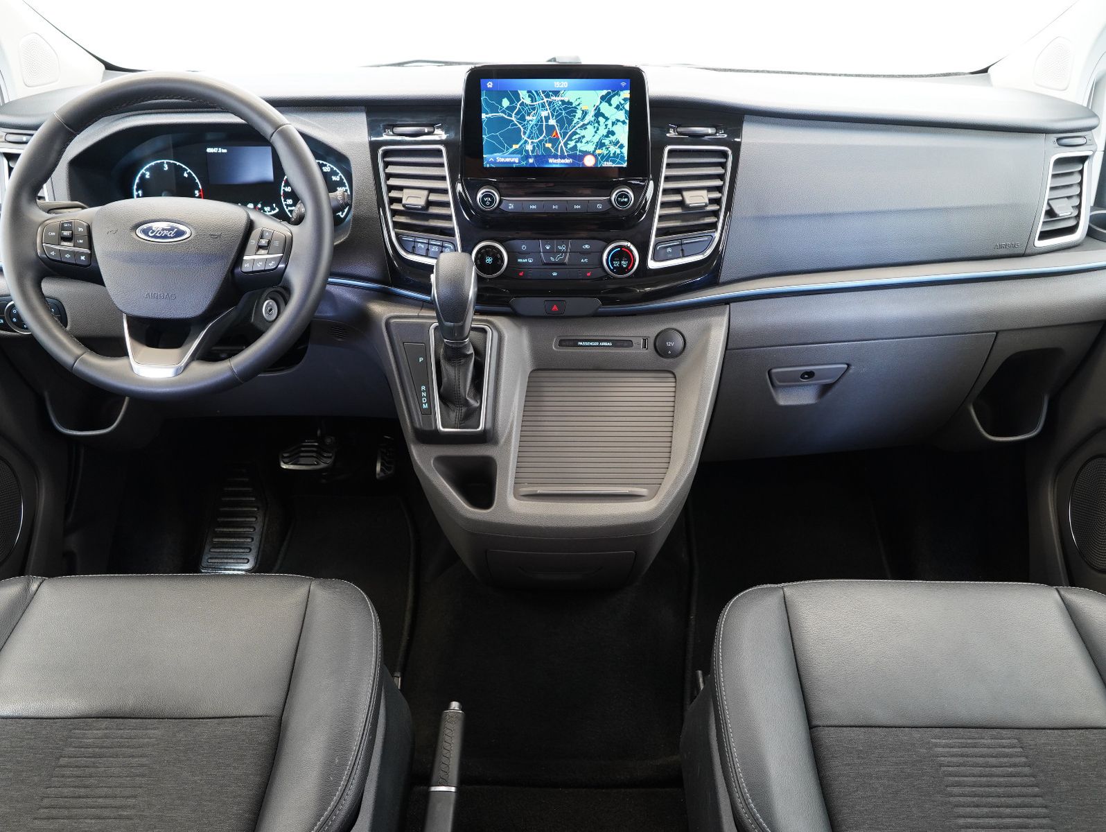 Fahrzeugabbildung Ford Tourneo Custom 320 L1 Active 8-SITZER