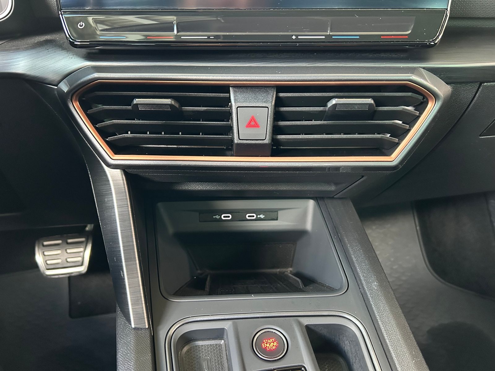 Fahrzeugabbildung CUPRA Leon Sportstourer e-Hybrid KLIMA LED NAVI SHZ