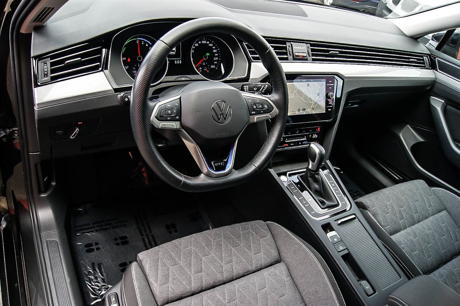 Fahrzeugabbildung Volkswagen Passat Variant GTE MATRIX-LED IQ.DRIVE ACC 1HAND