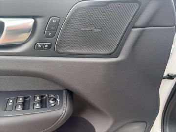 Volvo XC60 B5 AWD Plus Black Edition Facelift