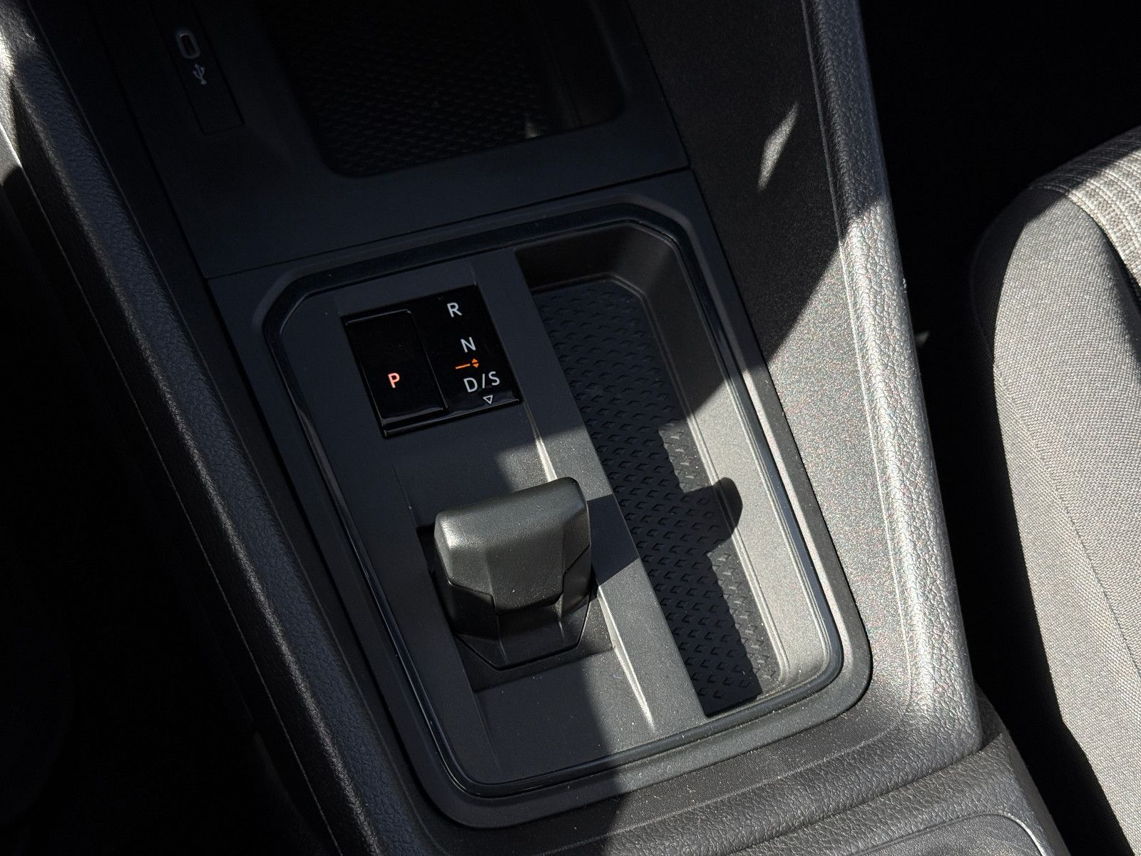 Fahrzeugabbildung Volkswagen Caddy 2.0 TDI DSG AHK DAB GRA Navi Kamera SHZ