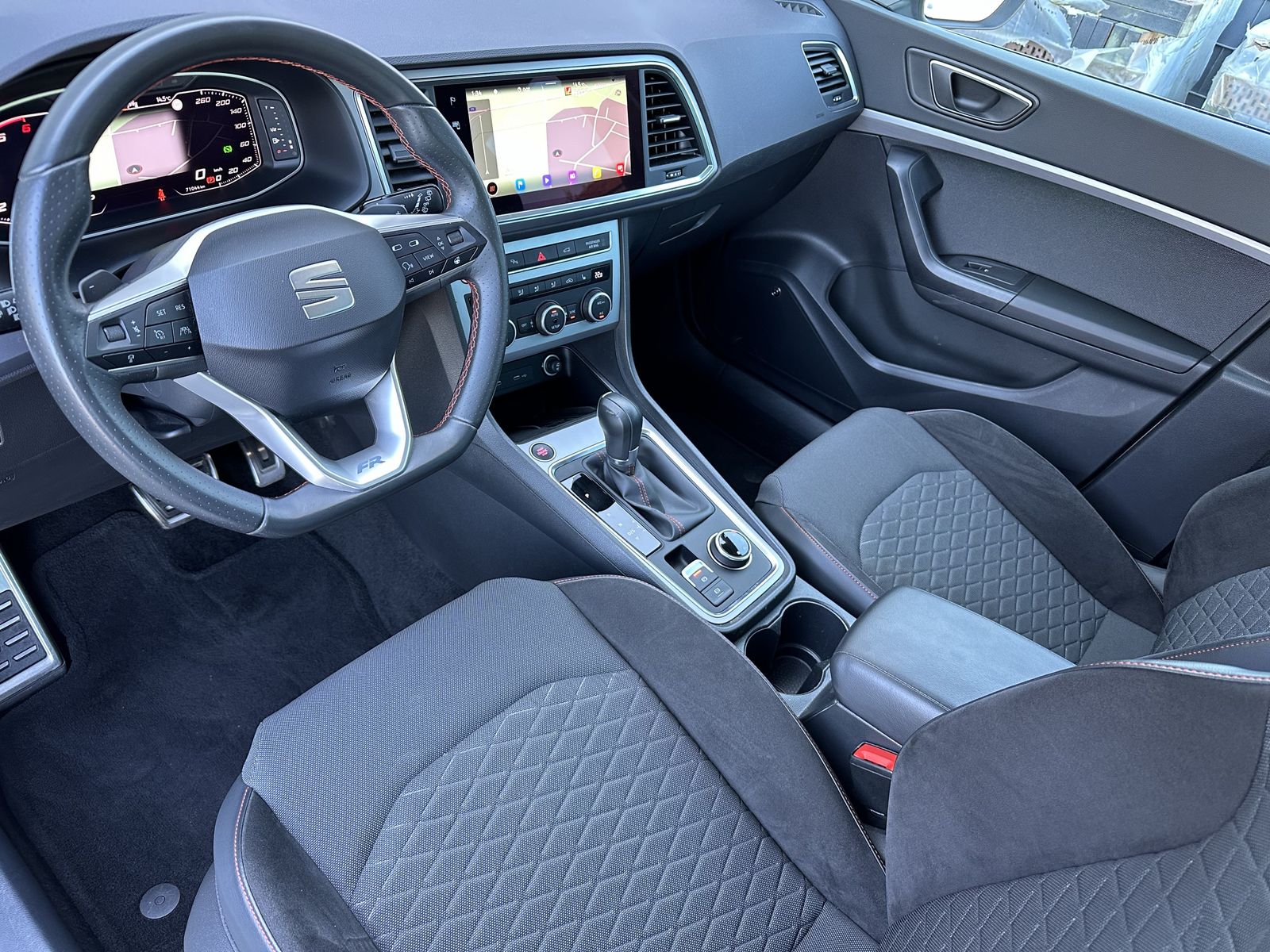 Fahrzeugabbildung SEAT Ateca 2.0 TDI 4Drive DSG FR NAV+LED+AHK+ACC+360°