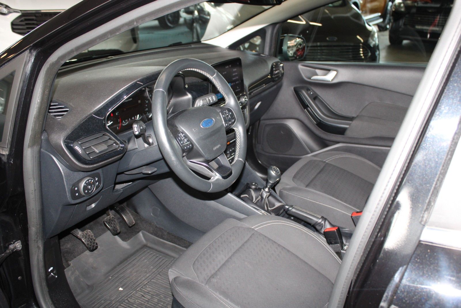 Fahrzeugabbildung Ford Fiesta Titanium LED KLIMA Allwetter PDC WinterP.