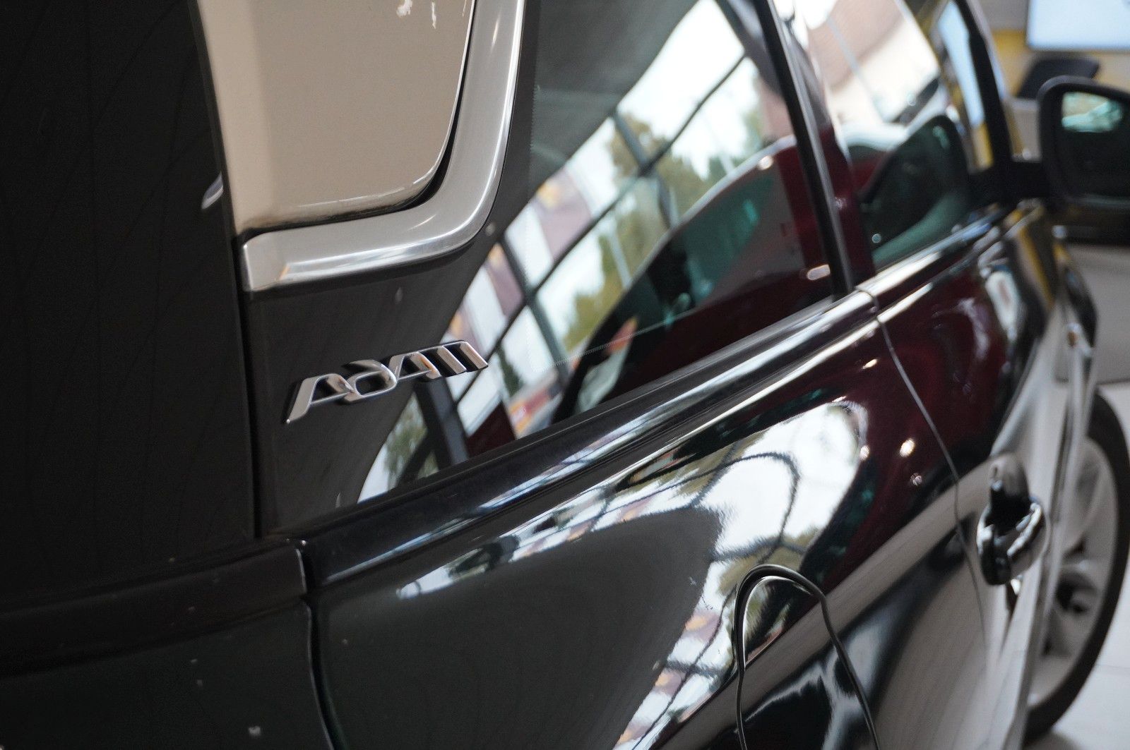 Fahrzeugabbildung Opel Adam 1.4 JAM NAVI/SHZ/PDC/KLIMA/LHZ/TEMP.