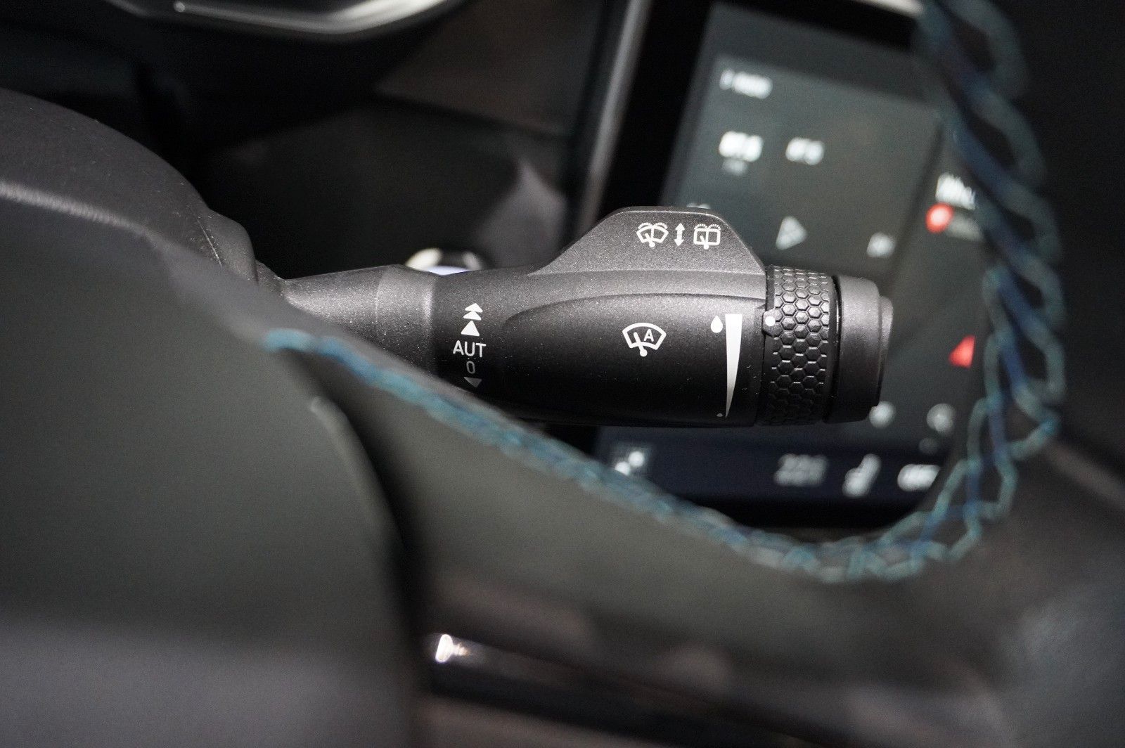 Fahrzeugabbildung Lynk&Co 01 1.5T HEV HYBRID NAVI/LED/SPORT/VIRT./PANO/DAB