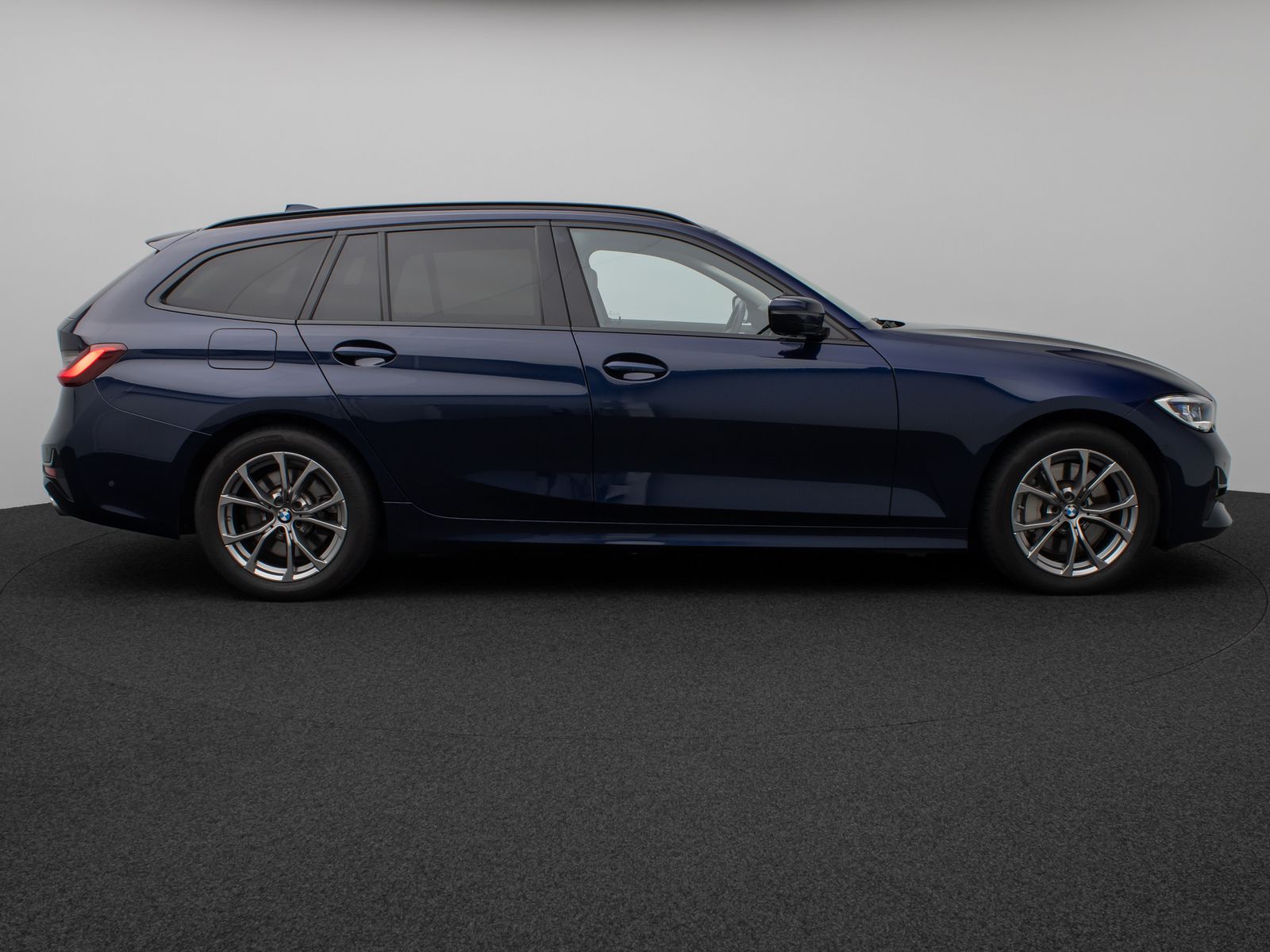 Fahrzeugabbildung BMW 330d xD Sport Line Pano Kamera Laser HUD DAB H/K