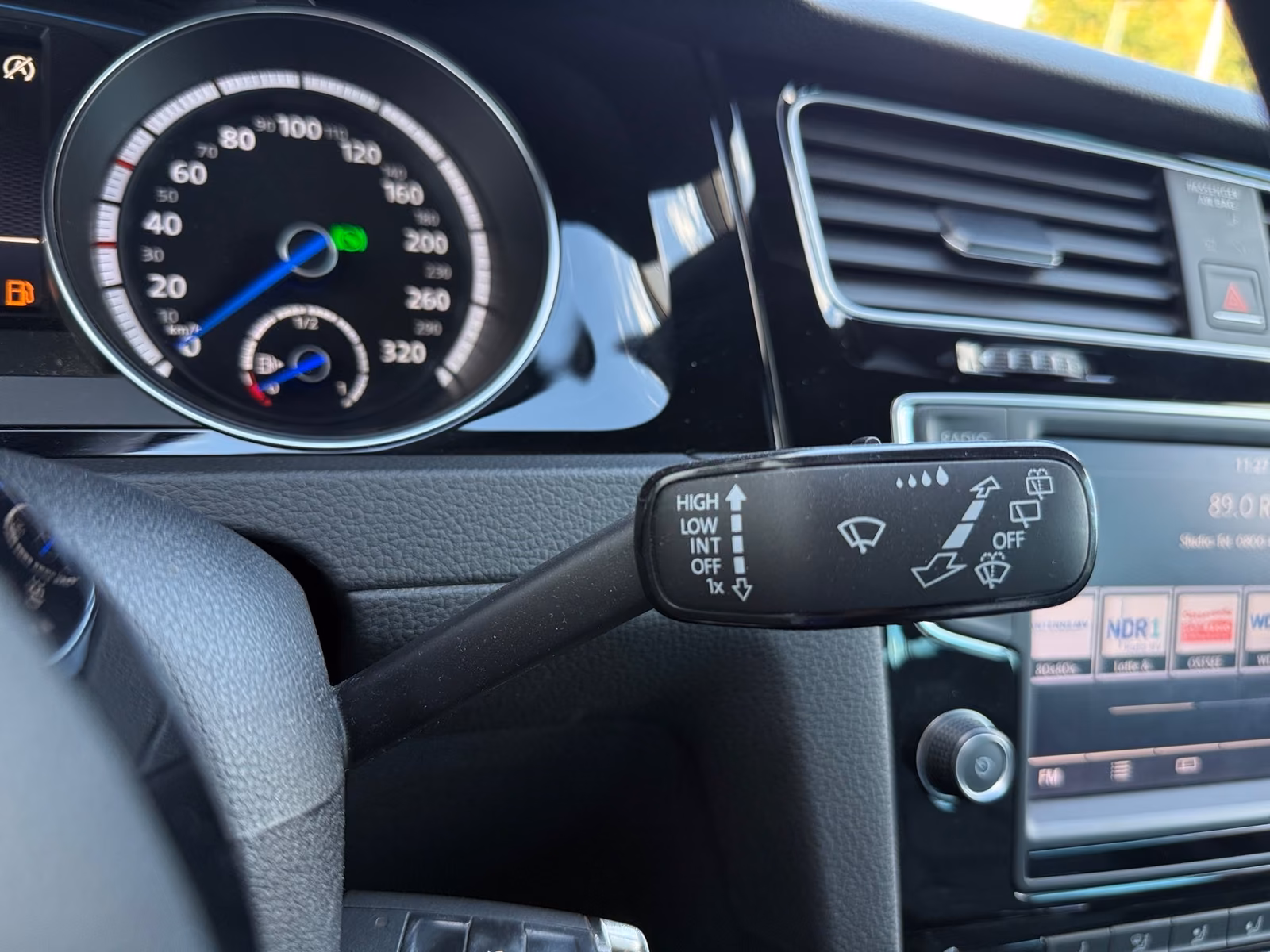 Volkswagen Golf VII 2.0 R BMT 4Motion Xenon Leder PDC Navi