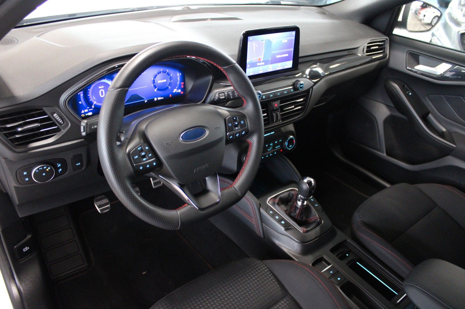 Fahrzeugabbildung Ford Focus ST-Line X Turnier AHK LED NAVI CAM WinterP