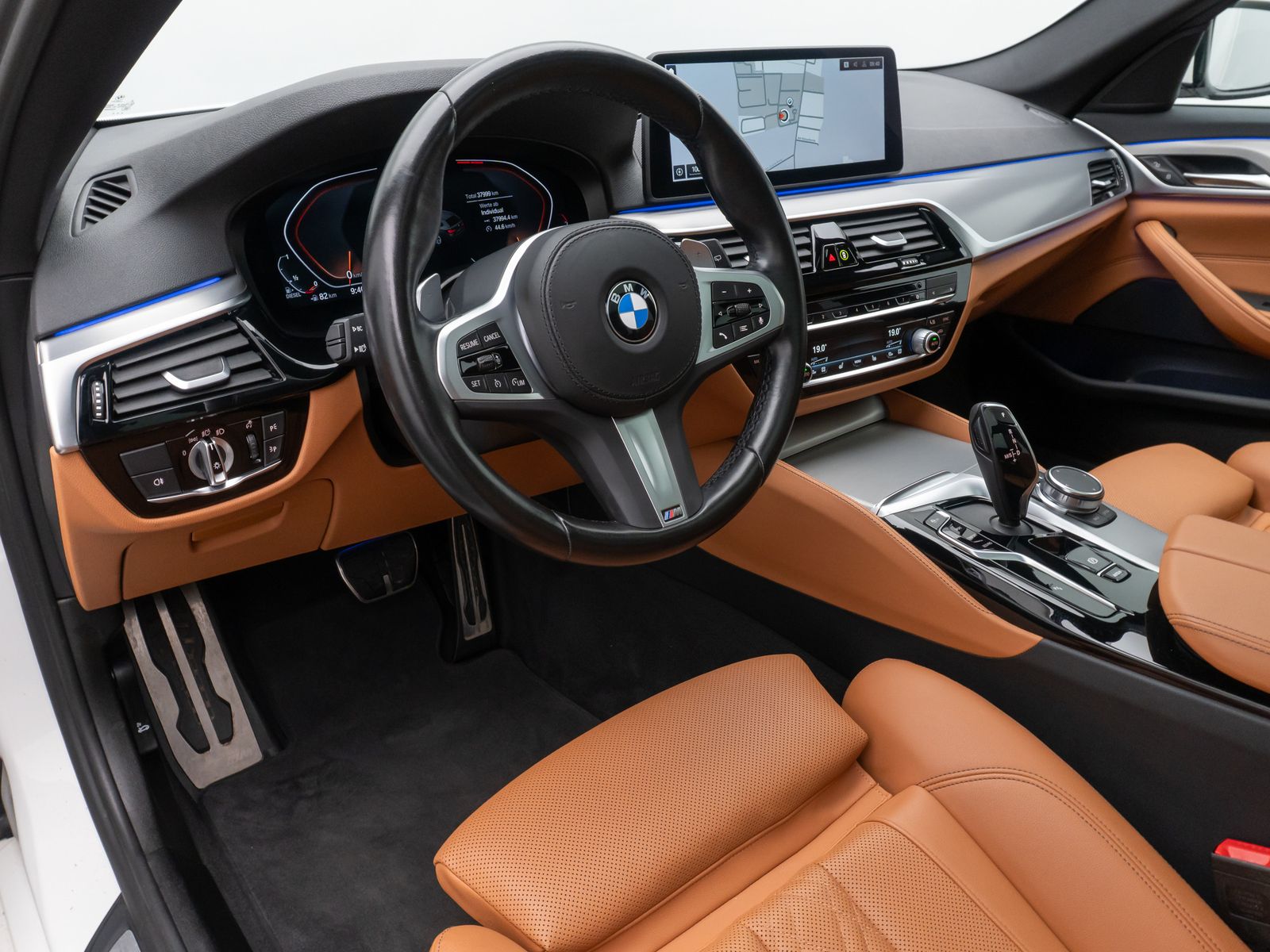 Fahrzeugabbildung BMW 530d xD M Sport Panorama Kamera Laser HUD HiFi