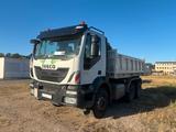Iveco Trakker 3-Seitenkipper Thermobehälter Wechselbrü