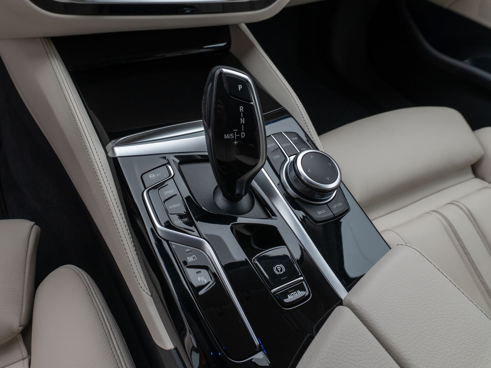 Fahrzeugabbildung BMW 530e xD Luxury Line KameraHUD DAB HiFi Komfort