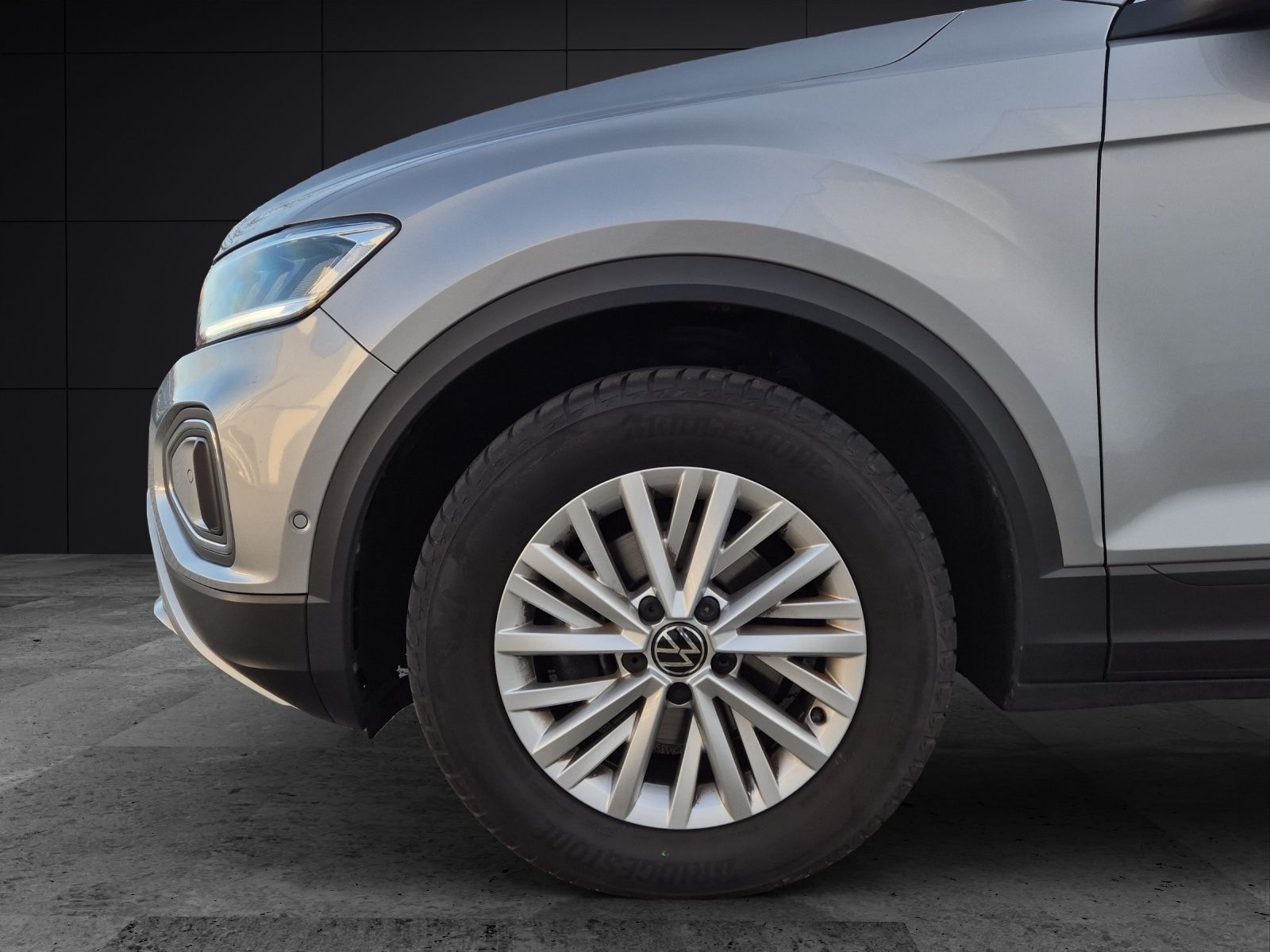 Fahrzeugabbildung Volkswagen T-Roc TSI Life DSG LED Navi AID ACC RFK SH