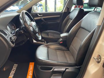 Skoda Octavia Combi Elegance DSG *NAVI*XENON*PDC*
