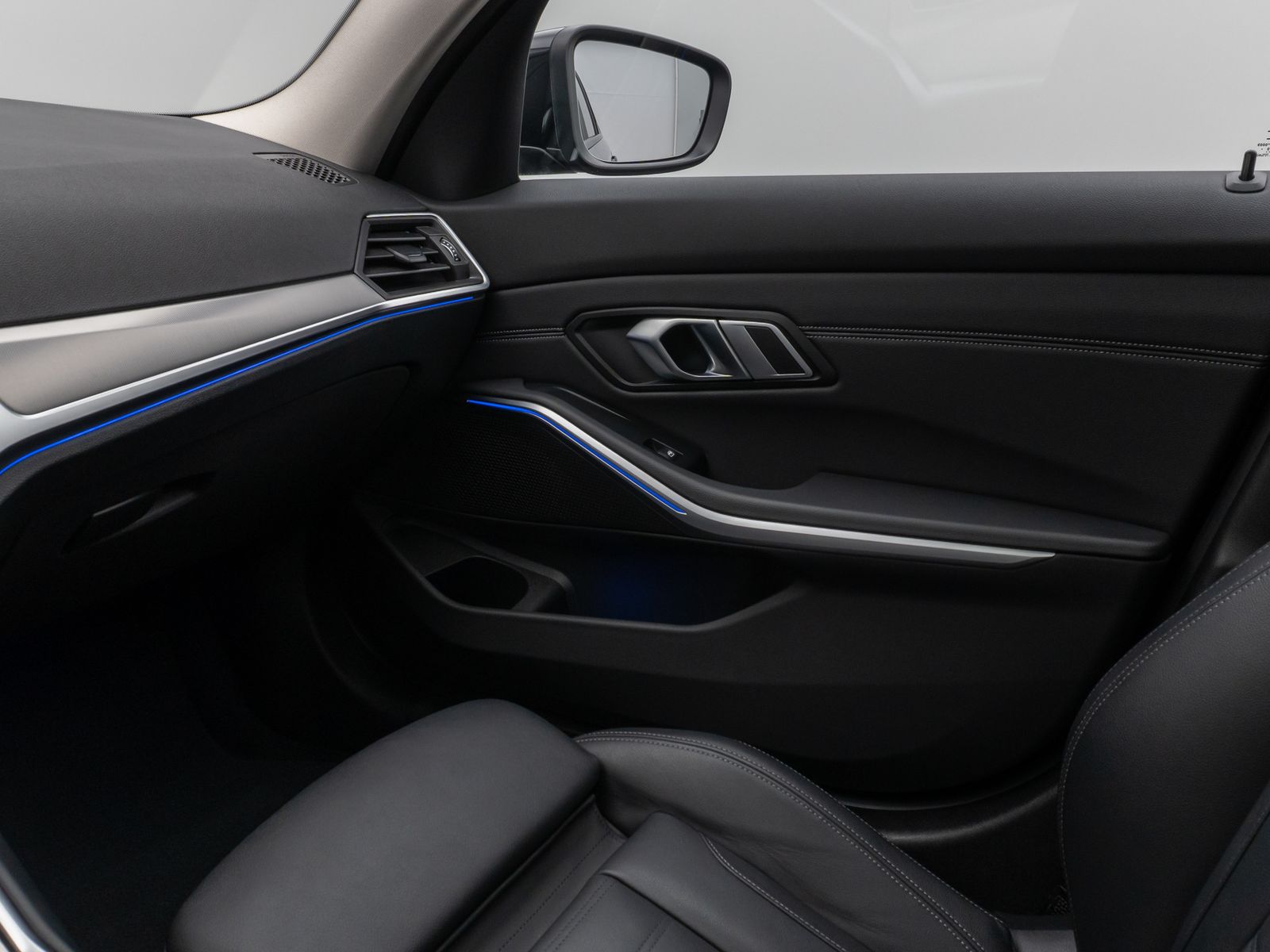 Fahrzeugabbildung BMW 330i Panorama Komfort Leder Sportsitz Stop&Go