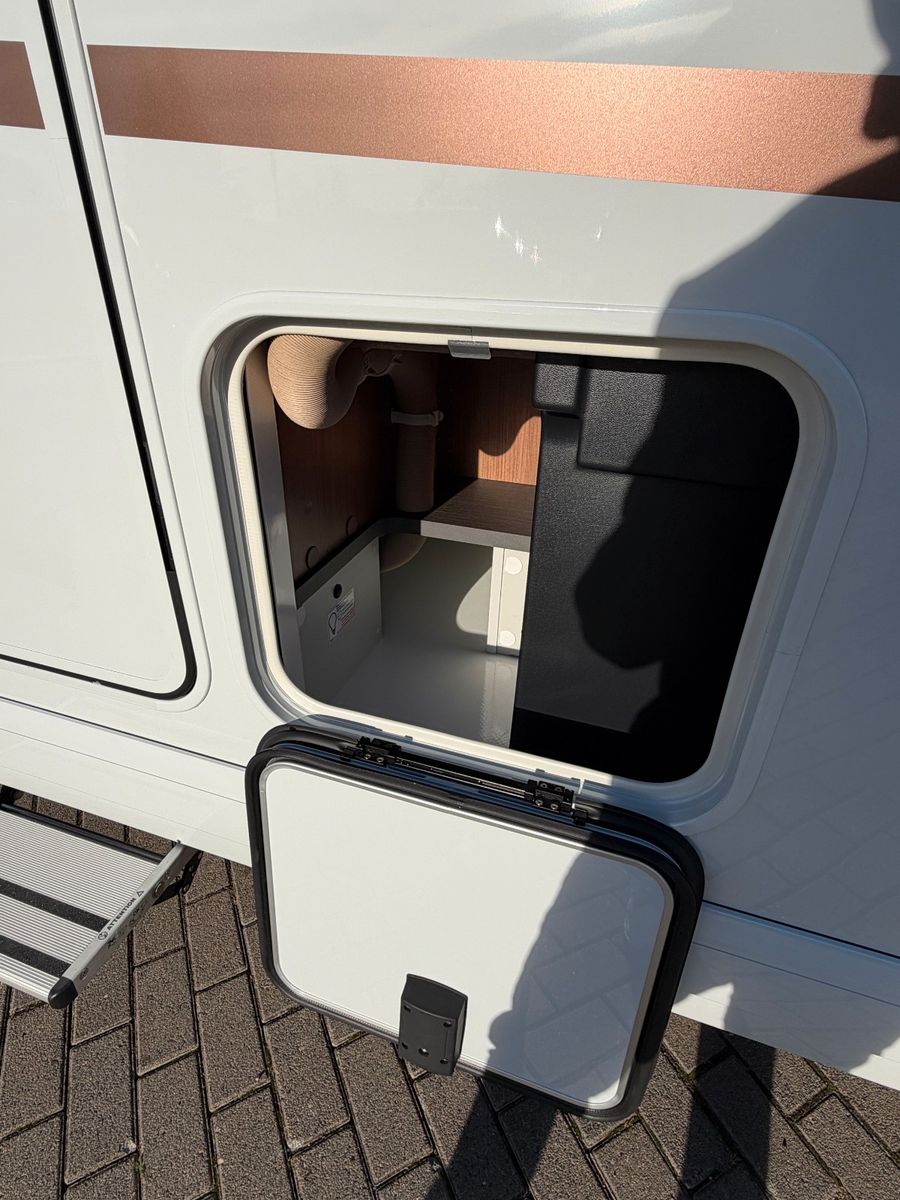 Fahrzeugabbildung Carthago C2-tourer I 143 KB-LE comfort Mercedes