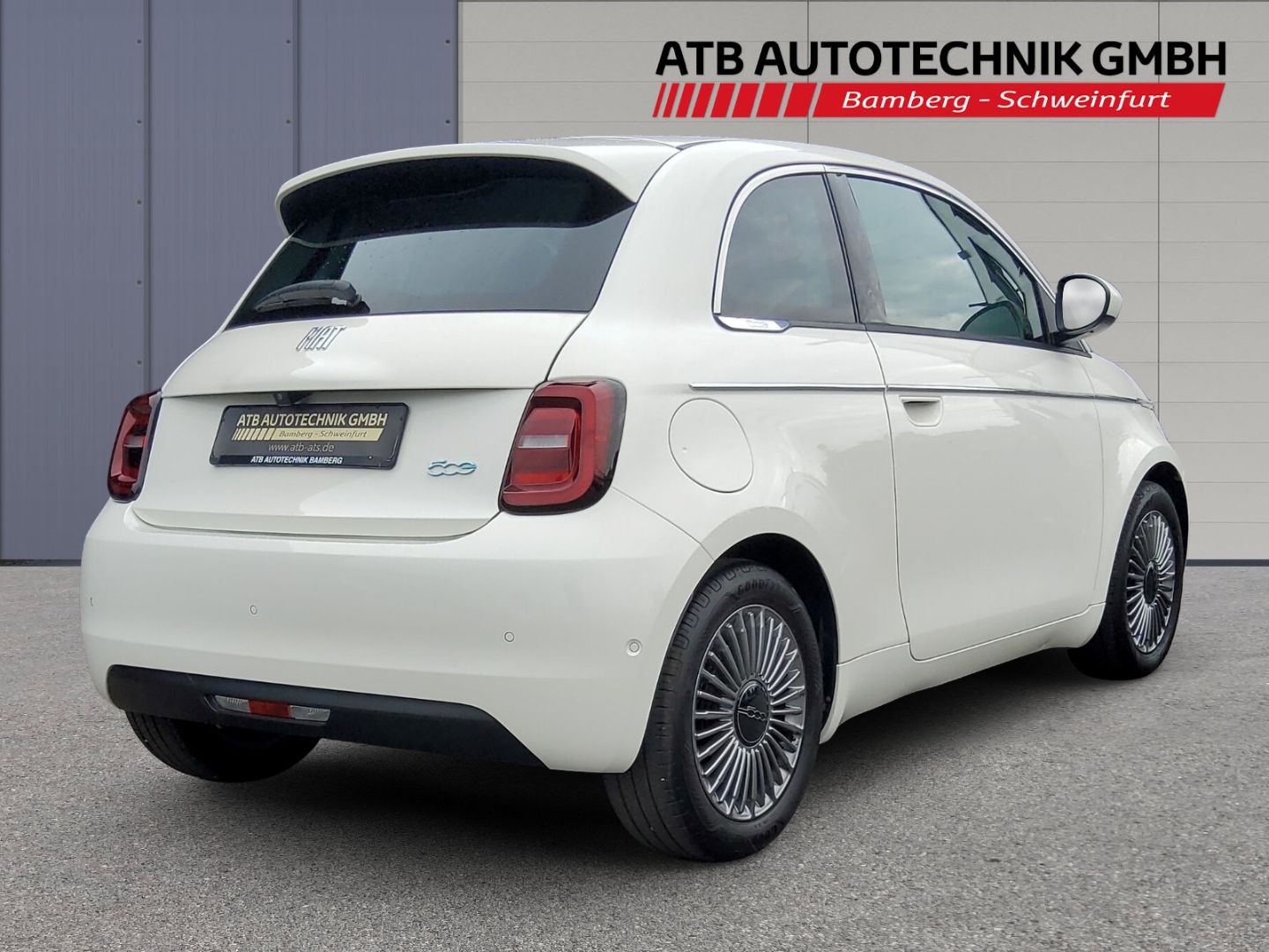 Fahrzeugabbildung Fiat 500e Elektro Komfort und Style Paket
