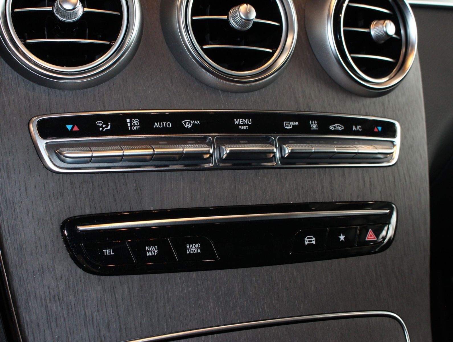 Fahrzeugabbildung Mercedes-Benz GLC 220d 4Matic AMG Line Standhzg.*Distronic*360