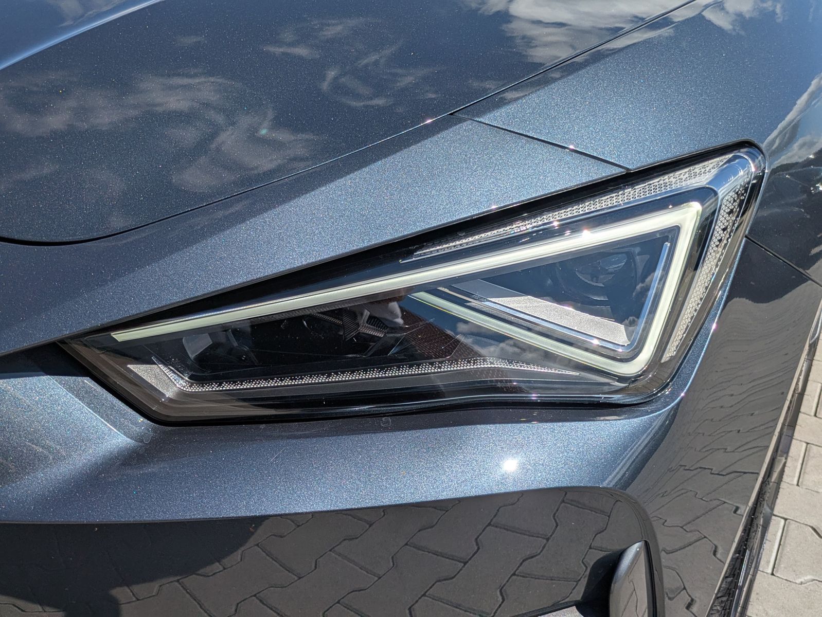 Fahrzeugabbildung CUPRA Leon 1.5 eTSI DSG MATRIX-LED*ACC*APP*KAMERA*18"