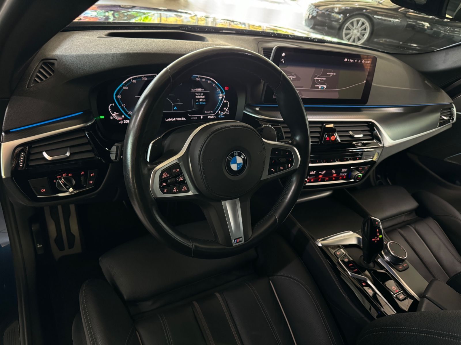 Fahrzeugabbildung BMW 530e M Sport Kamera Laser HUD DAB H/K Komfort