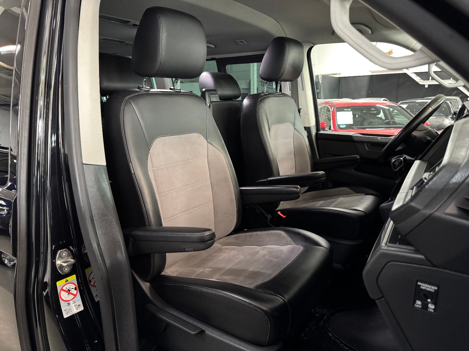 Fahrzeugabbildung Volkswagen T6.1 DSG 4MOTION IQ.DRIVE 7SITZER GENERATION SIX