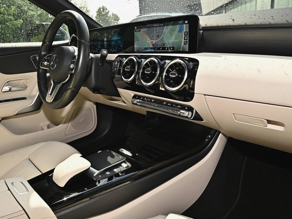 Mercedes-Benz A 250 Limo Progressive PANO MULTIB. LED 360° SHZ