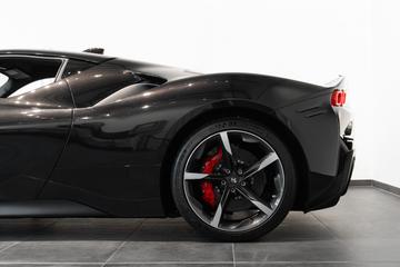 صورة 10 لـ 2020 Ferrari SF90