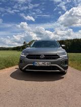 Volkswagen T-Roc 1.5 TSI Life-1.Hd, SH , Garantie 8/27 - Volkswagen T-Roc mit Benzin-Antrieb: Grau, Garantie