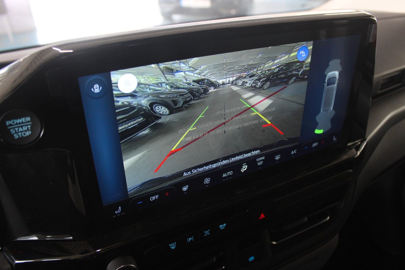 Fahrzeugabbildung Ford Tourneo Custom L1 Titanium 8-Sitze LED NAVI CAM