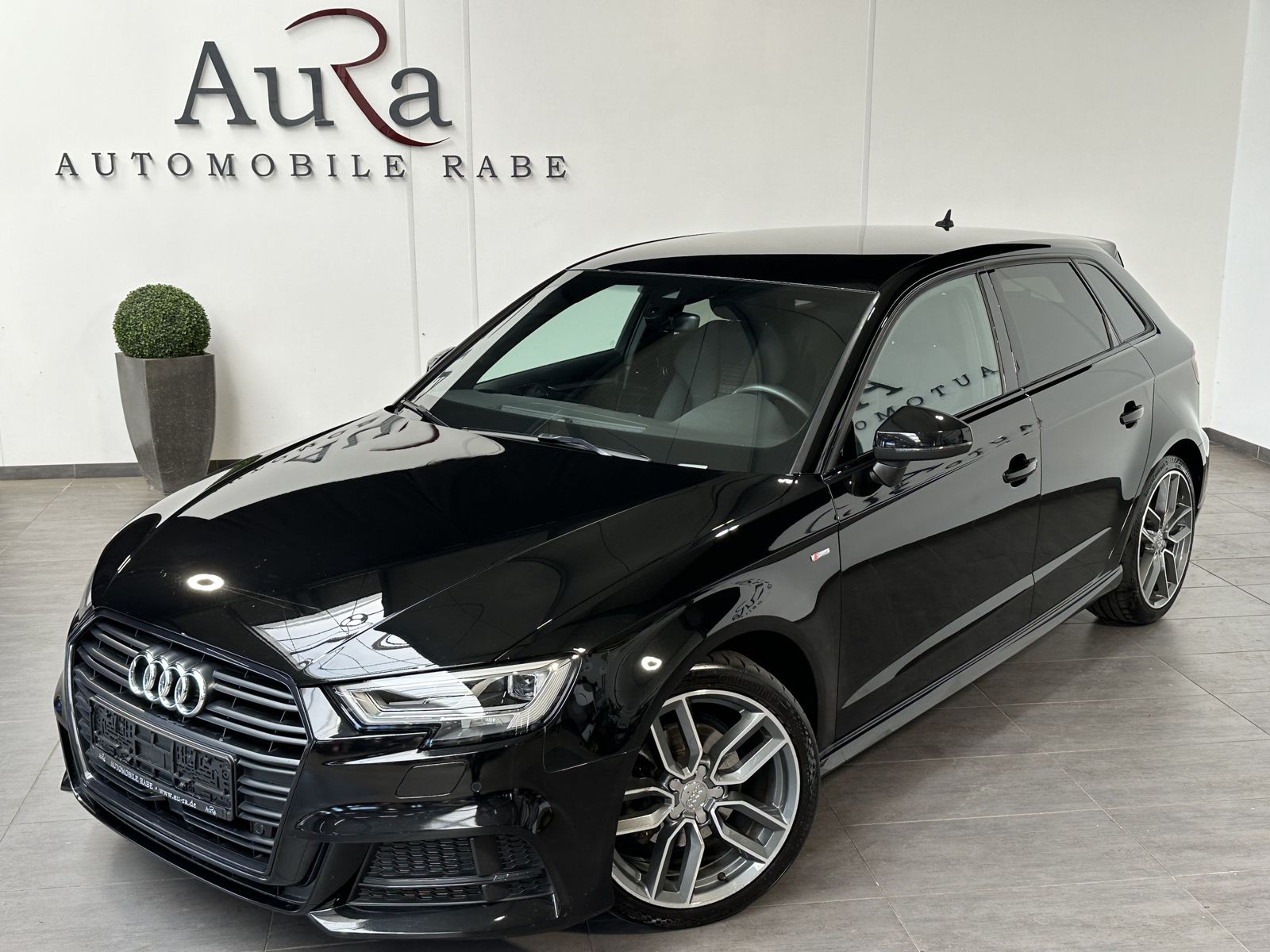 Fahrzeugabbildung Audi A3 SpB 35 TFSI S-Line Black NAV+LED+AHK+DIGDISPL