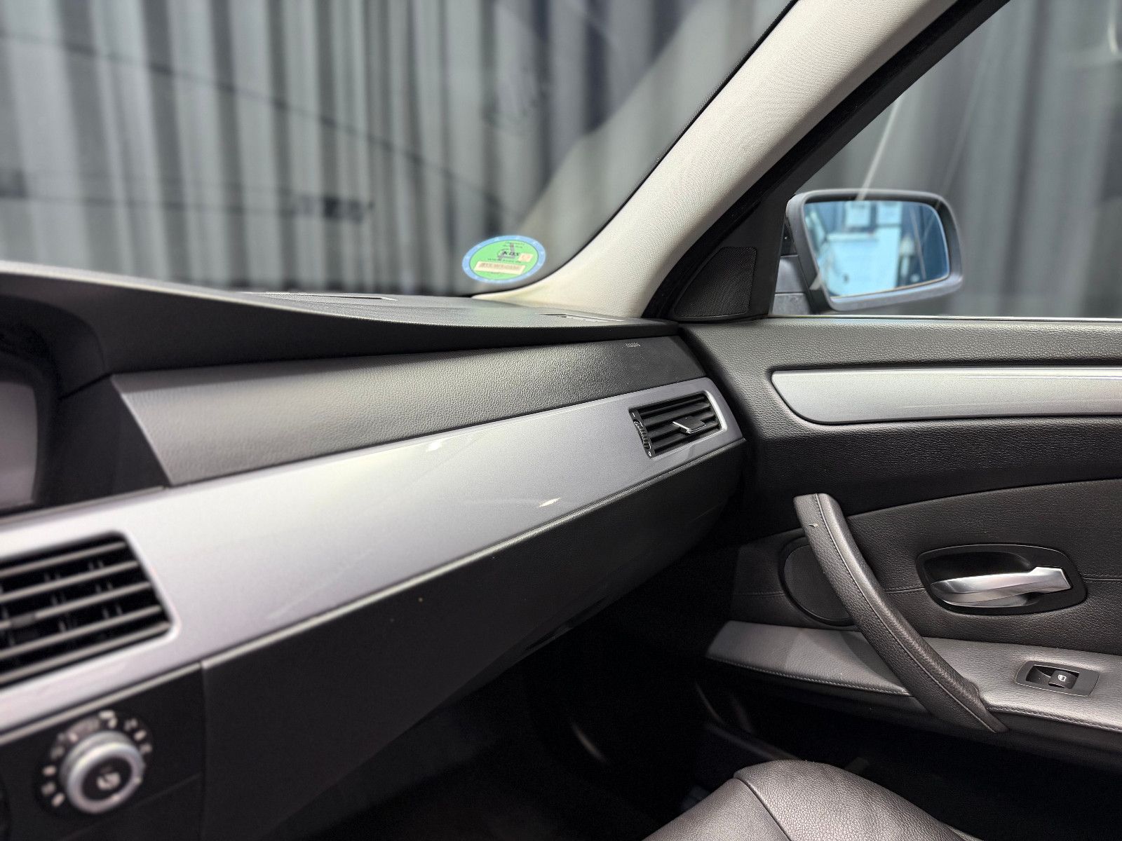 Fahrzeugabbildung BMW 523I Touring |PDC|PANO|NAVI|LEDER