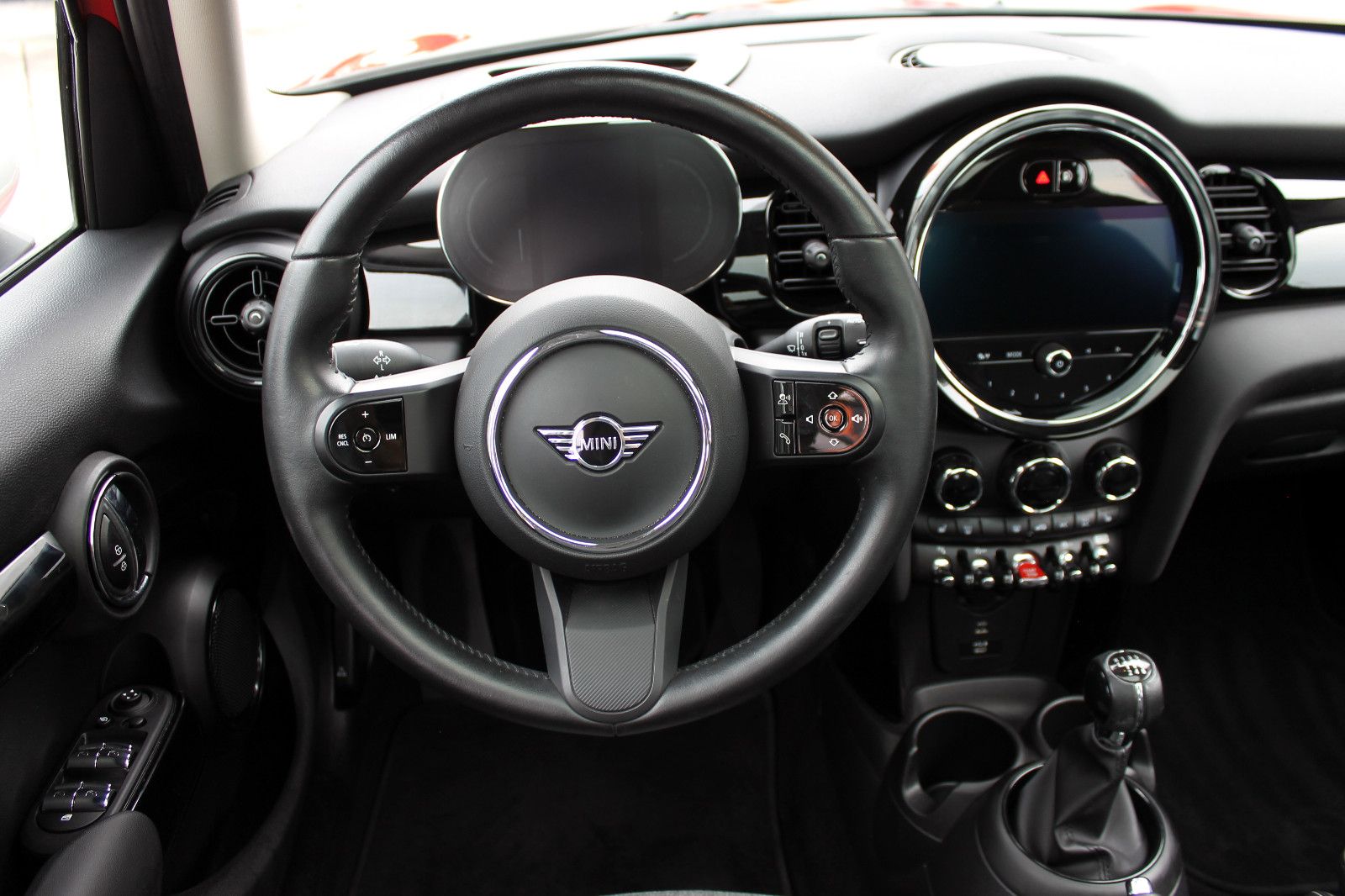 Fahrzeugabbildung MINI Cooper Classic-Trim 5-trg. LED PANO HUD CarPlay