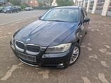 BMW 320 Baureihe 3 Touring 320d automatic - BMW 320 aus 2010: 320d