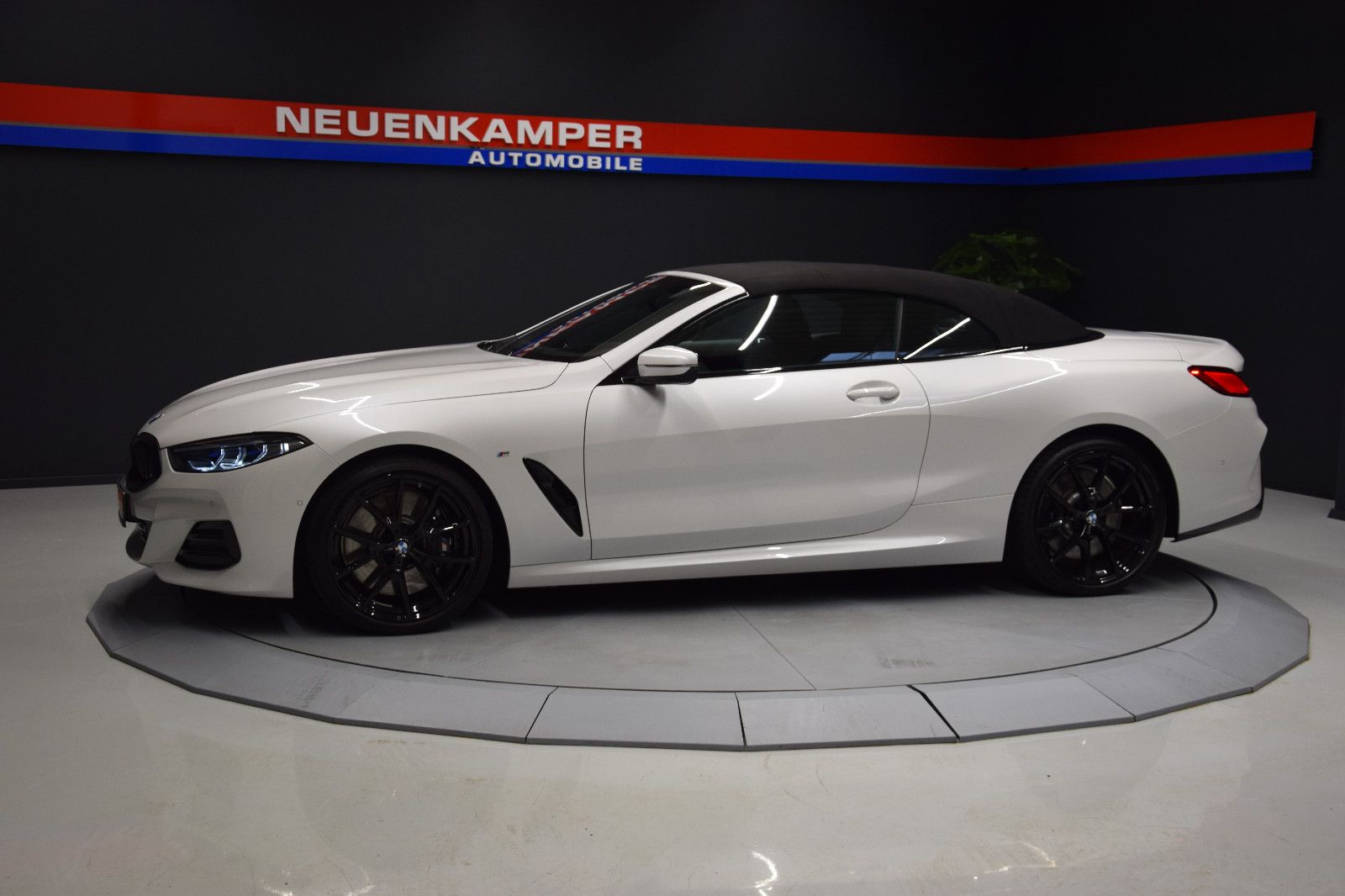 Fahrzeugabbildung BMW 840i M Sport Pro Cabrio HuD Sitzlklima Laser B&W