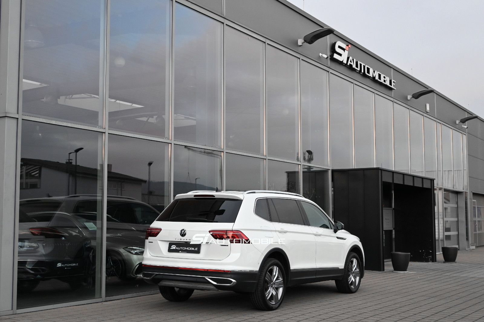 Fahrzeugabbildung Volkswagen Tiguan Allspace 2.0 TDI DSG 4M. °AHK°STHZ°PANO°