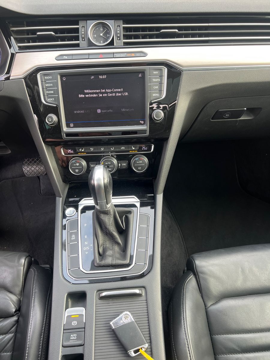 Fahrzeugabbildung Volkswagen Passat Variant Highline *DIGITALTACHO*CARPPLAY*