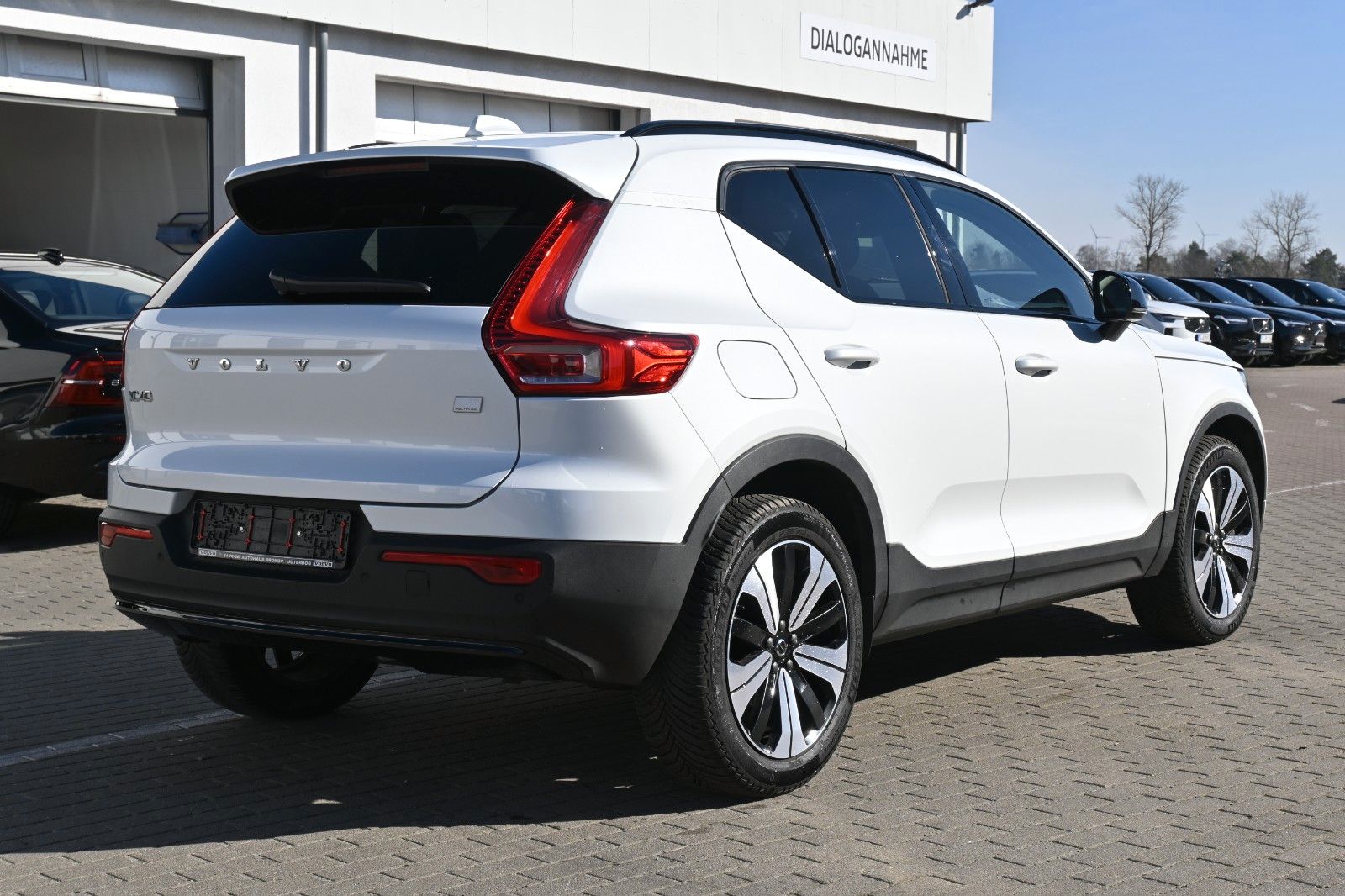 Fahrzeugabbildung Volvo XC40 T5  Plus Dark RC Plug-In Hyb. 2WD