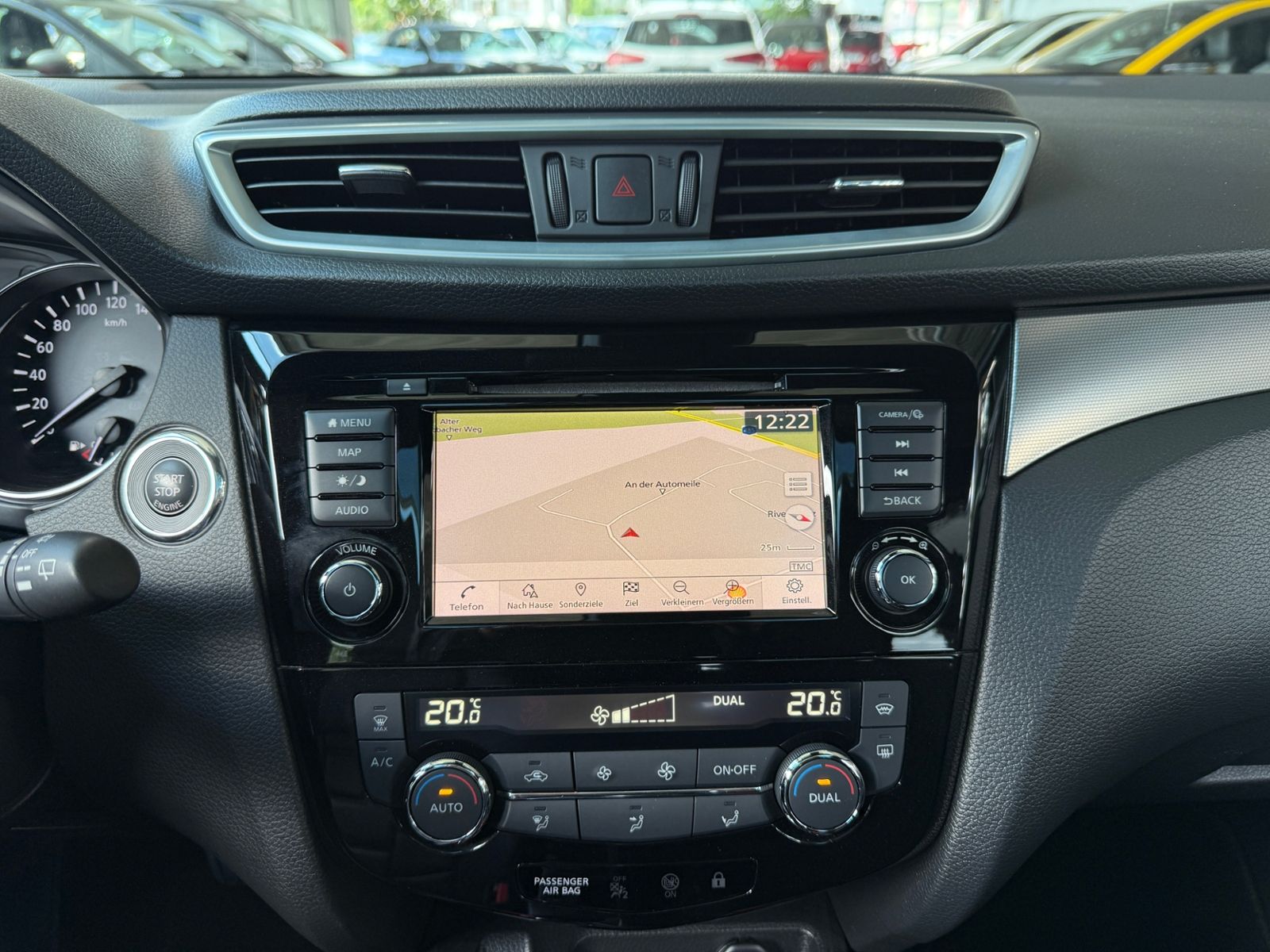 Fahrzeugabbildung Nissan Qashqai Tekna+ 4x4 PANO RFK ACC NAVI