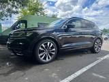 Volkswagen Touareg 3.0 V6 TFSI 250kW 4MOT Tiptr. R-Line... - Volkswagen Touareg mit Benzin-Antrieb: Geländewagen, 3.2
