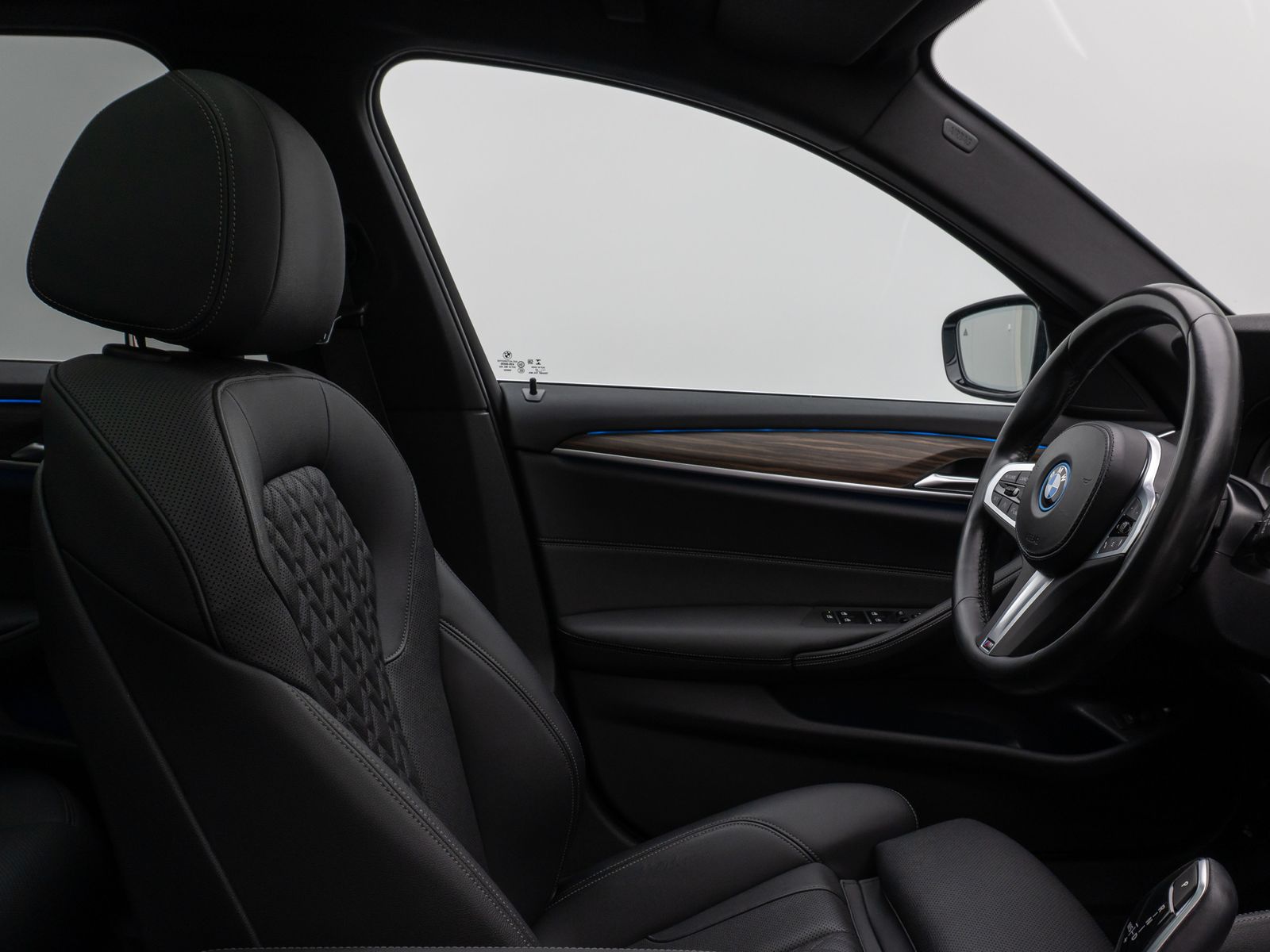 Fahrzeugabbildung BMW 530e xD M Sport Panorama 360°DAB HiFi AHK Alarm