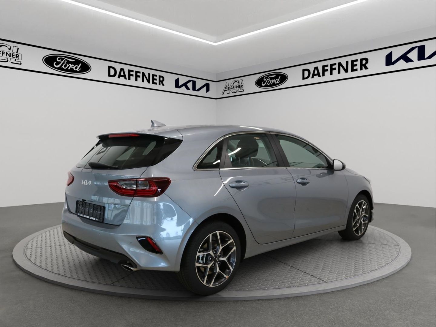 Fahrzeugabbildung Kia Ceed Spirit 1,5 Automatik Kamera Navi SHZ Tempom