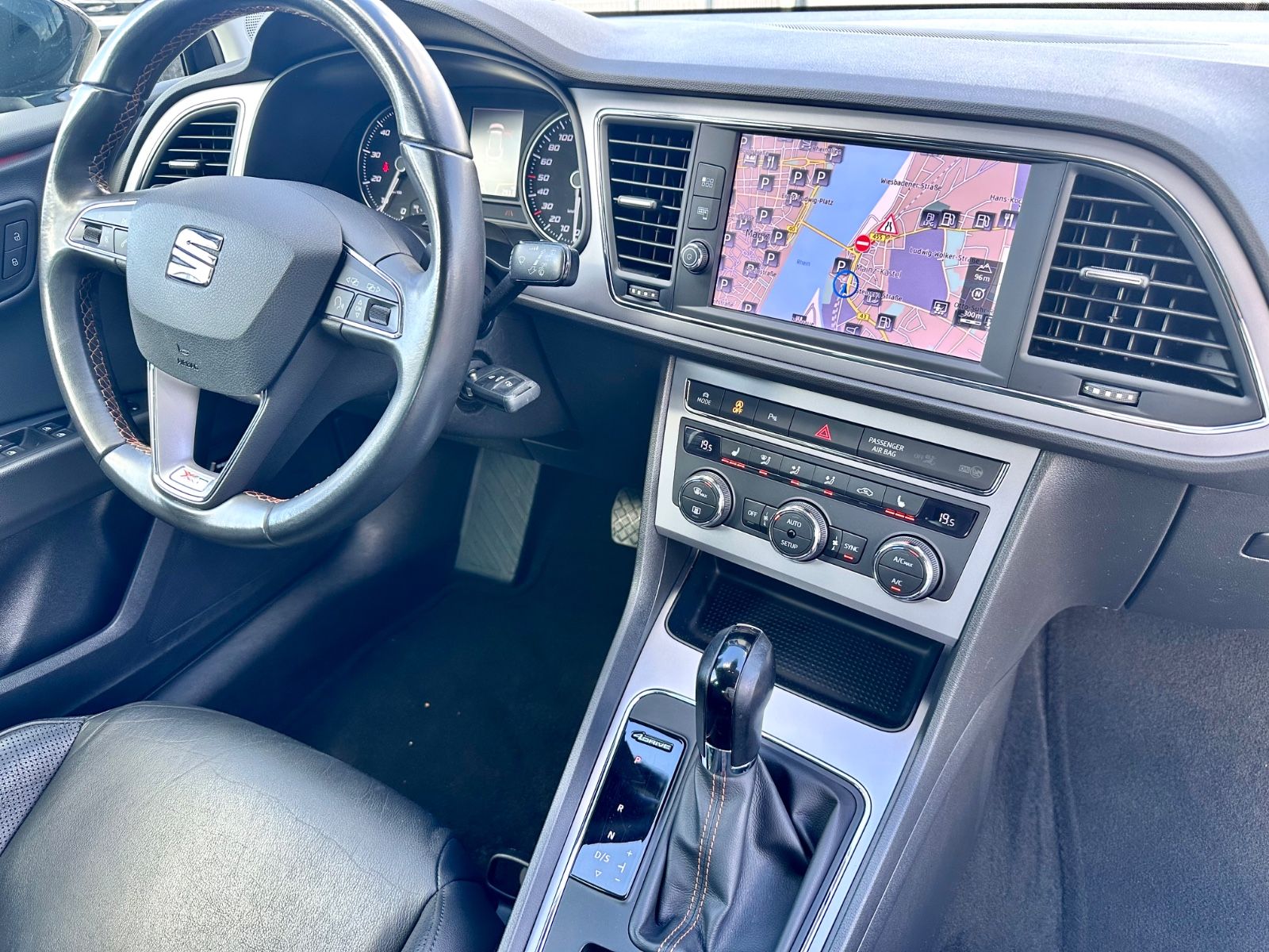 Fahrzeugabbildung SEAT LEON ST X-PERIENCE 4DRIVE*AUTOM+AHK*