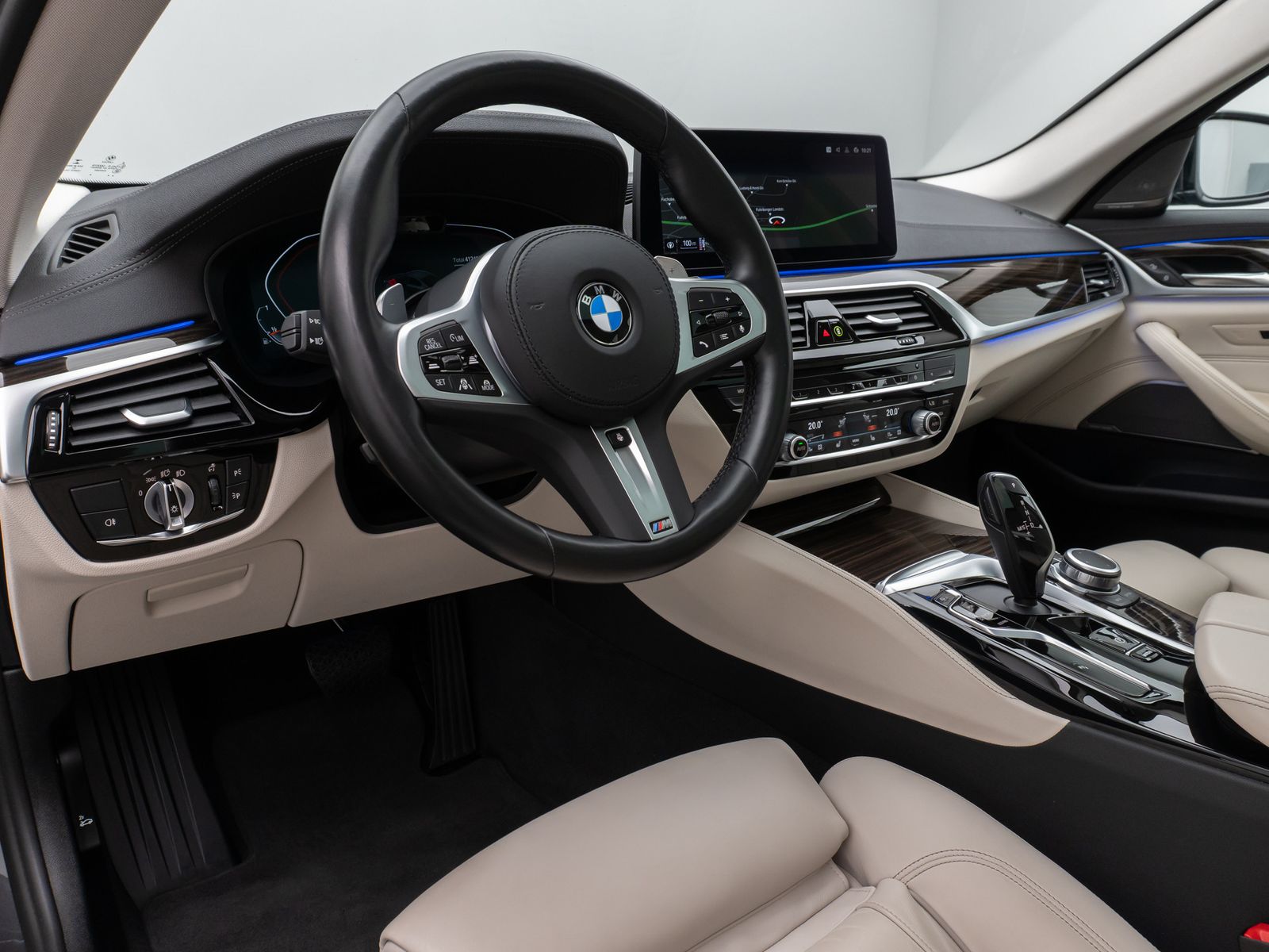 Fahrzeugabbildung BMW 540i Luxury Line Kamera Glasdach Laser HUD H/K