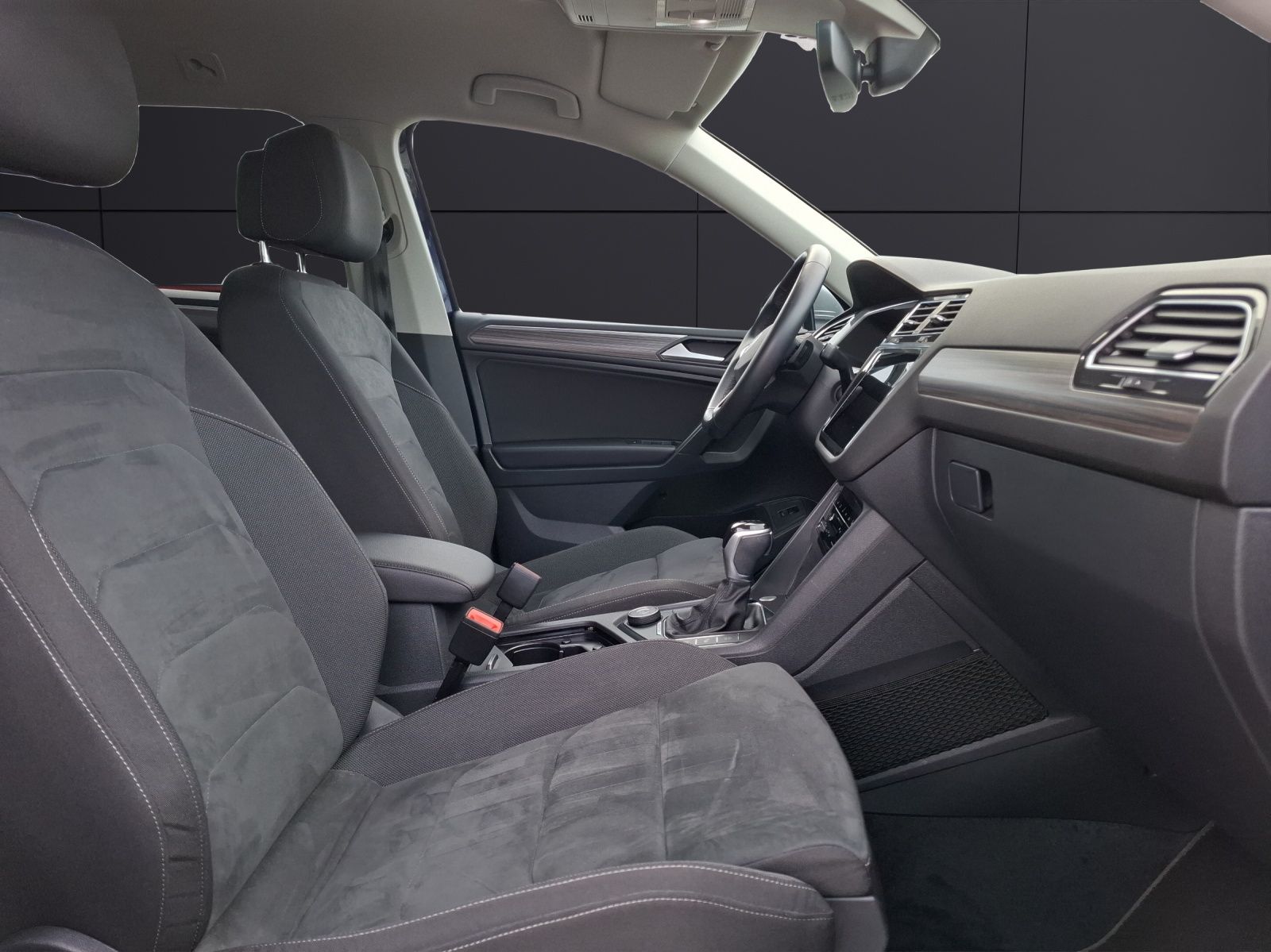 Fahrzeugabbildung Volkswagen Tiguan Allspace TSI Elegance DSG 4M Matrix Navi