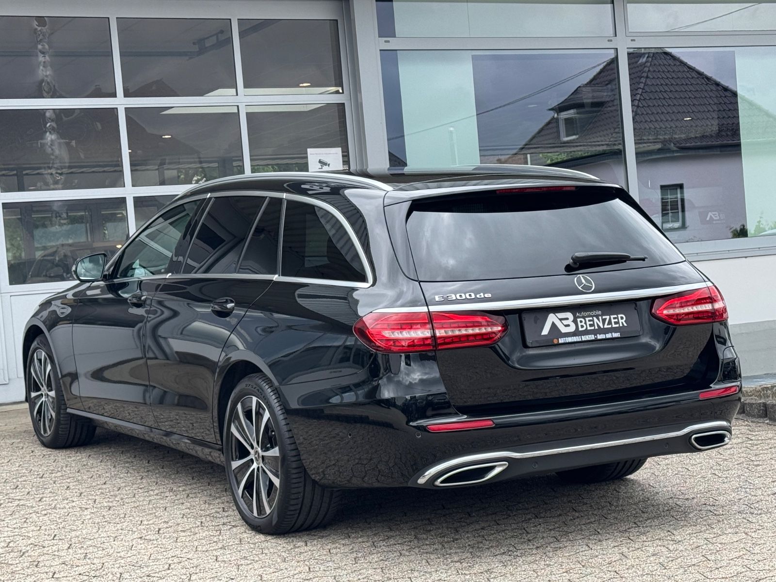 Fahrzeugabbildung Mercedes-Benz E 300 de/Plug-in/Leder/Ambiente/LED/360°Cam/SHZ/