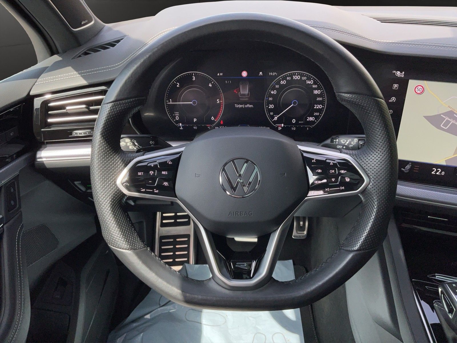 Volkswagen Touareg 3.0TDI V6 R-Line 4Motion AHK Pano Matrix foto 12
