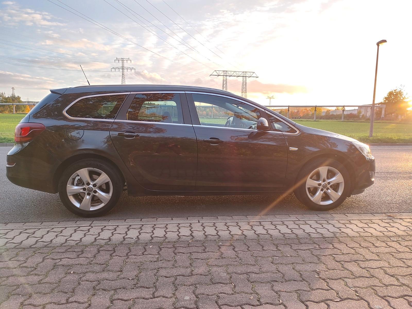 Opel Astra 2012 — двигун 1.686 cm³, 125 HP (92kW)