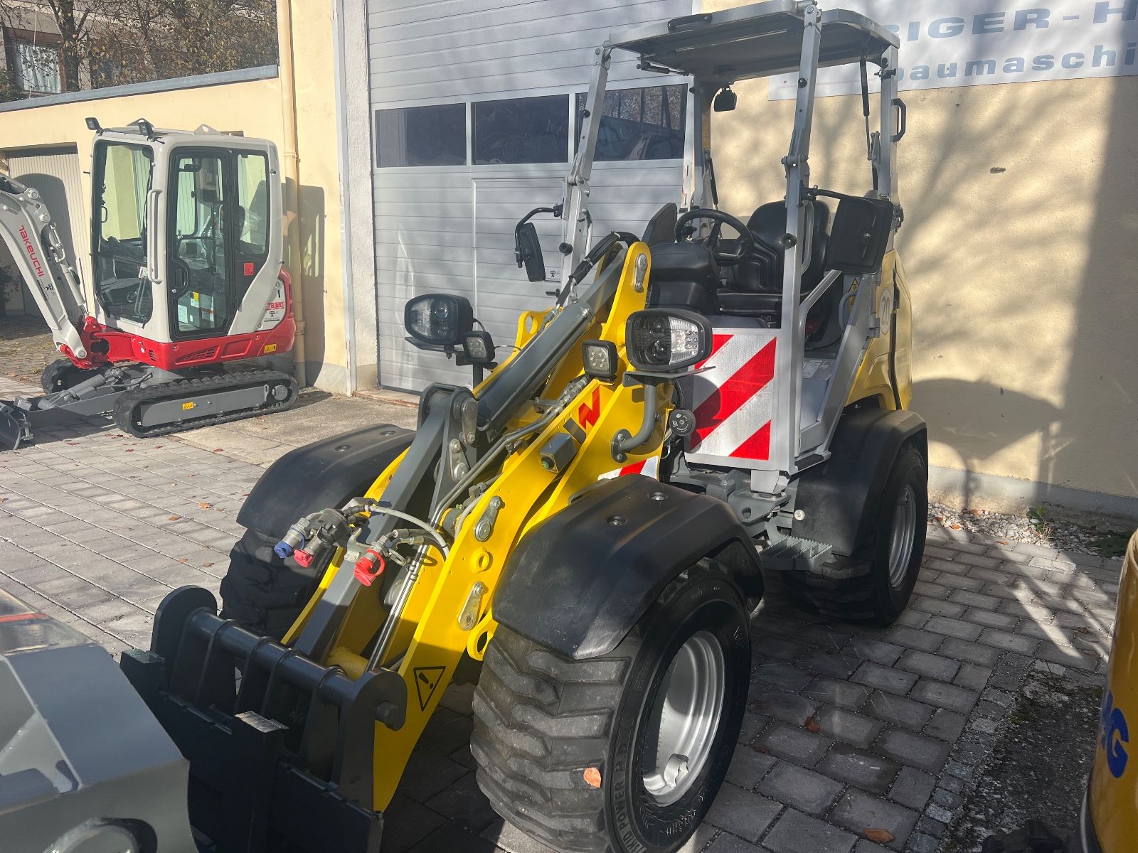 Fahrzeugabbildung Wacker WL 28 Klappdach , kurzes Hubgestell, Breitreifen