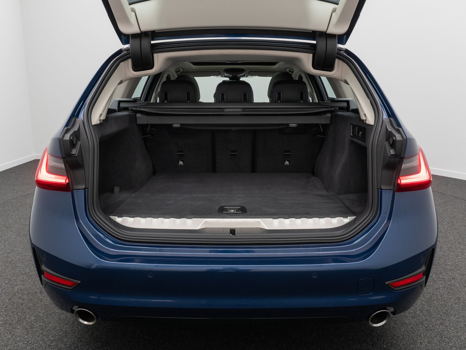 Fahrzeugabbildung BMW 330e xD Sport Line ACC Kamera DAB AHK Panorama